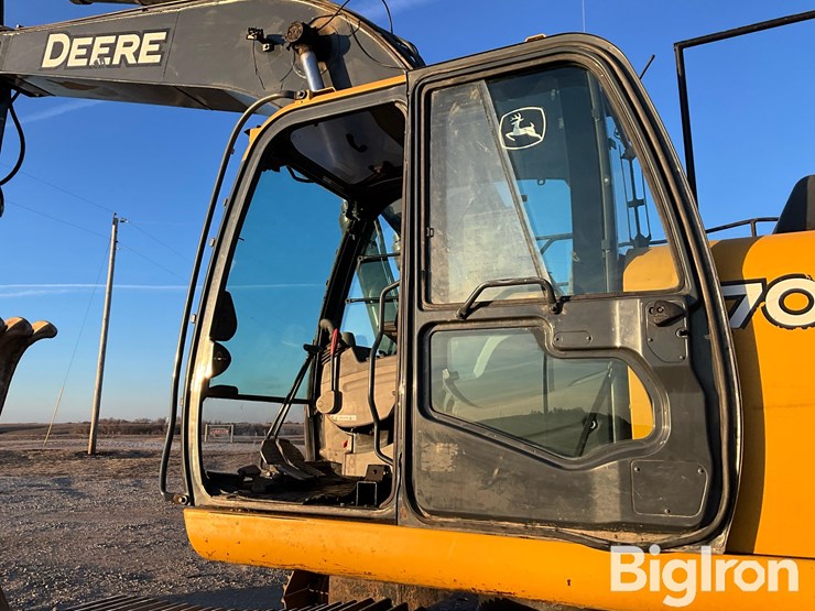 2006-deere-270d-lc-image-13