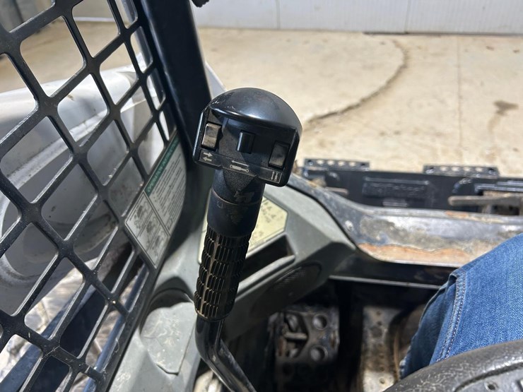 2015-bobcat-s590-image-21