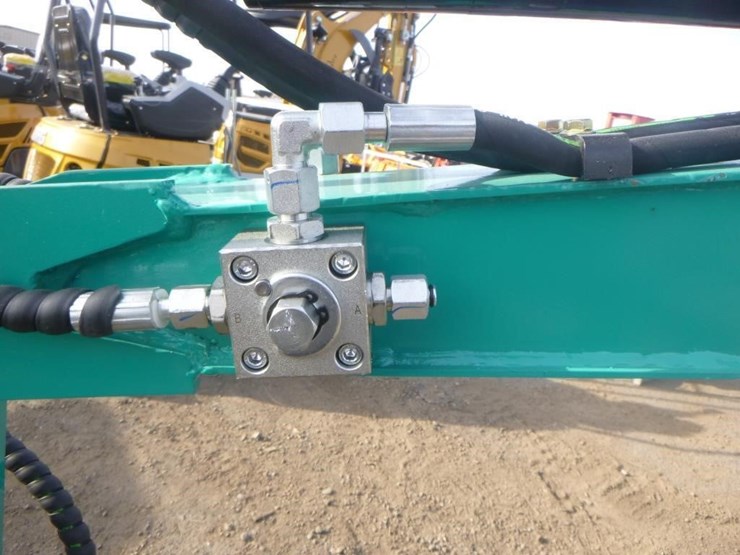 2025-agt-qk16r-hydraulic-excavator-image-14