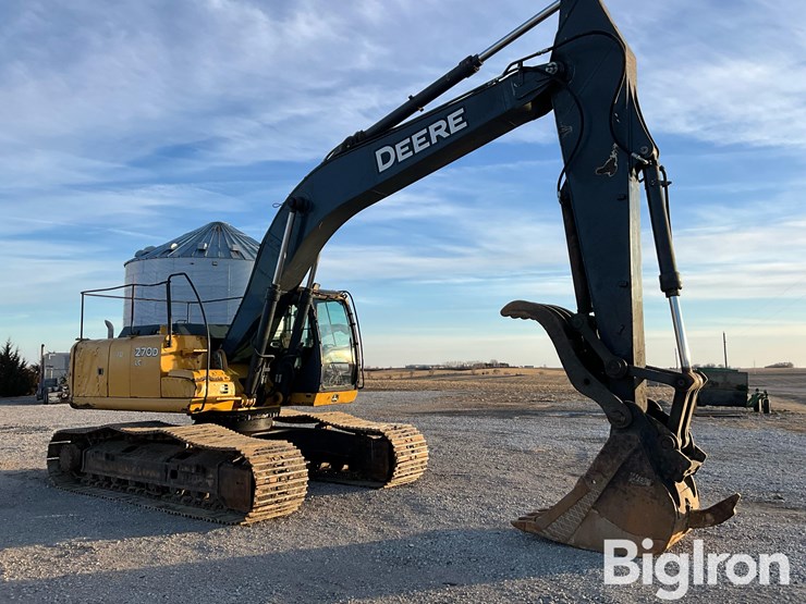 2006-deere-270d-lc-image-3