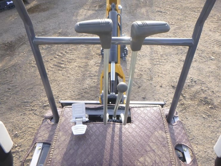 2025-agt-xz20r-hydraulic-excavator-image-21