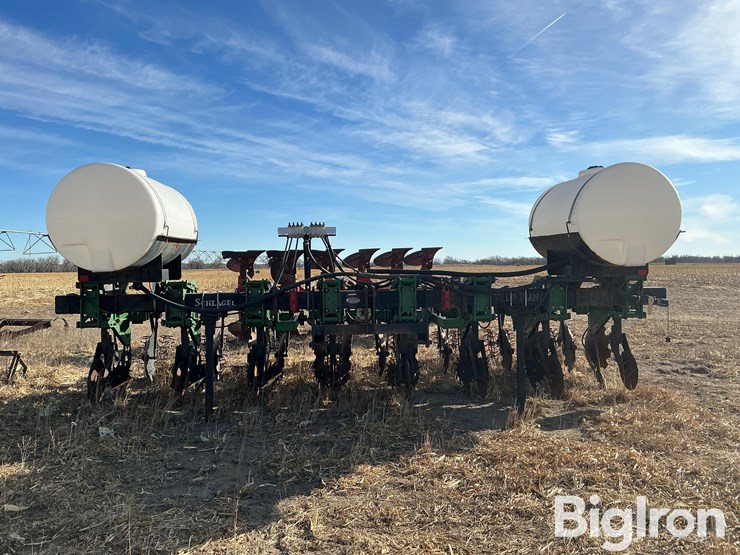 schlagel-8r30-strip-till-image-2