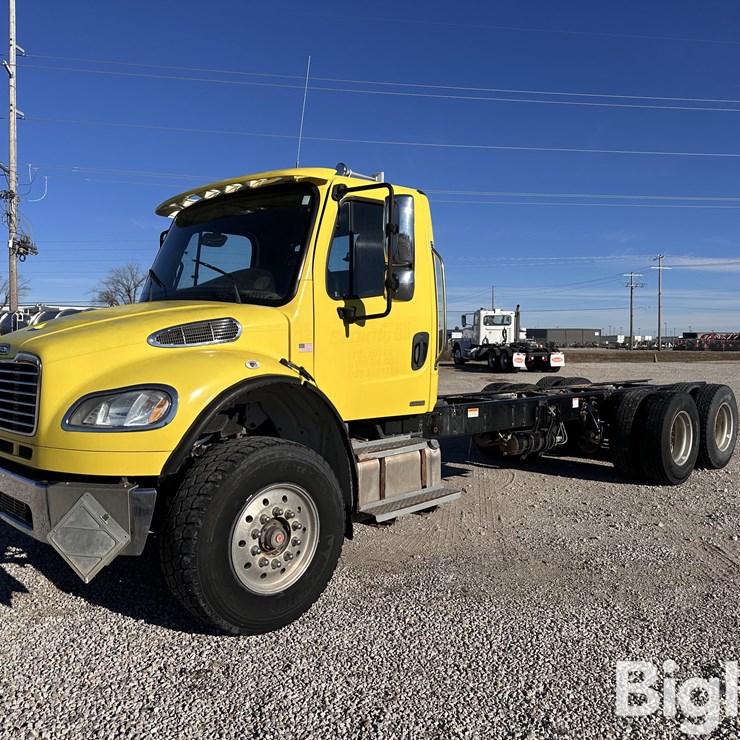 2011 FREIGHTLINER M2 106