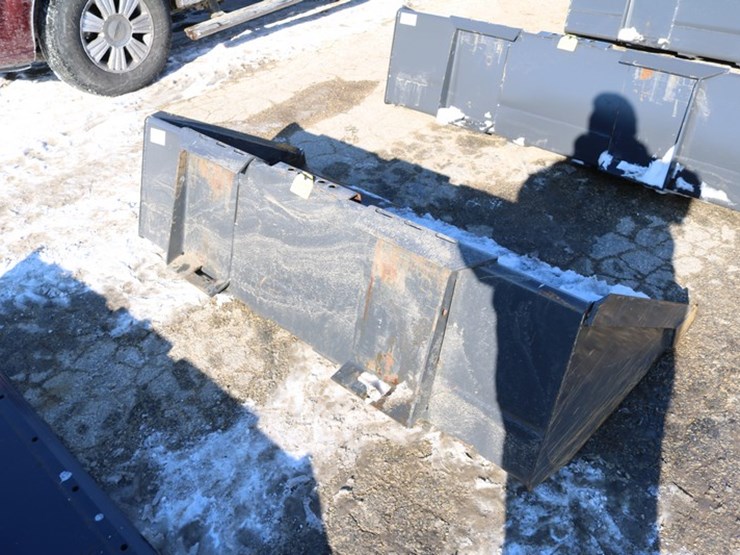 new-holland-72-image-2