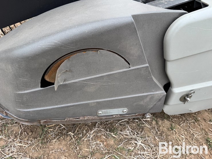 2011-agco-8200-image-10