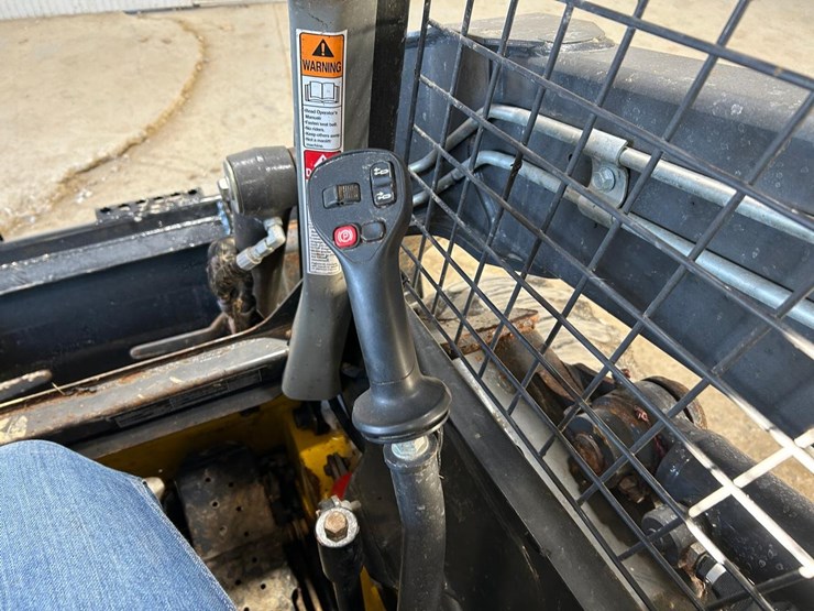 2023-new-holland-l320-image-20