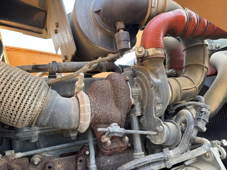 2017-case-580sn-image-37