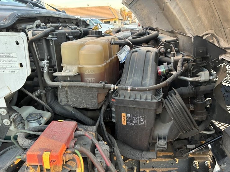 2016-ford-f650-xlt-image-11