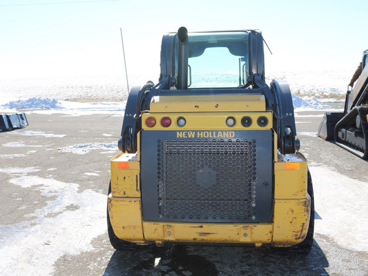 2015-new-holland-l220-image-4