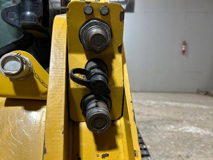 2022-caterpillar-259d3-image-11