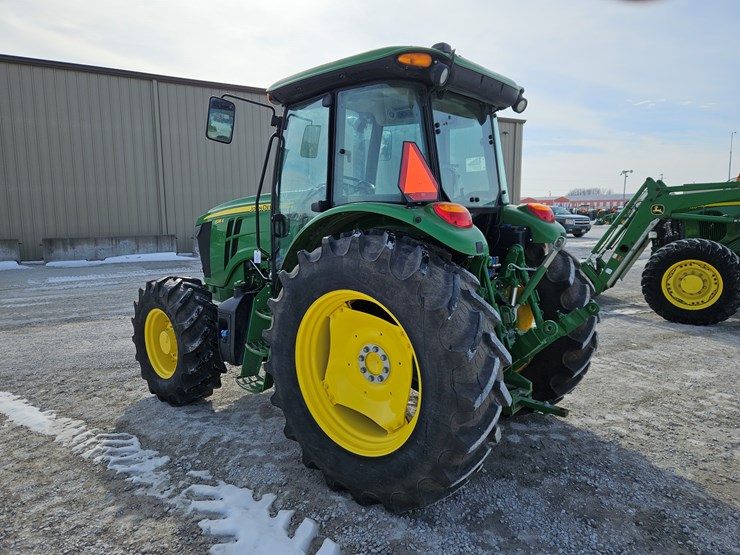 2022-john-deere-6135e-image-11