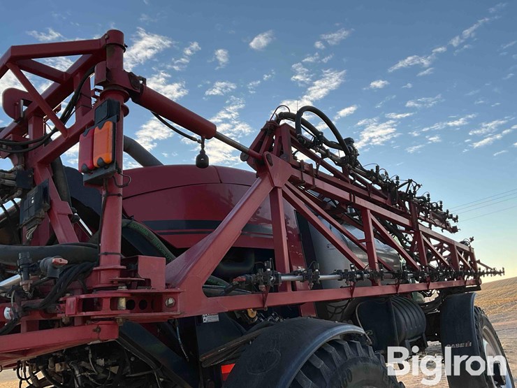 2013-case-ih-patriot-4430-image-17