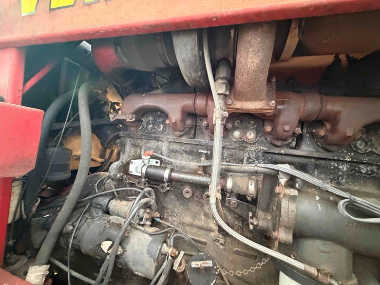 1979-versatile-835-image-24