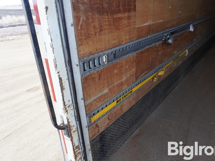 2008-peterbilt-335-image-20