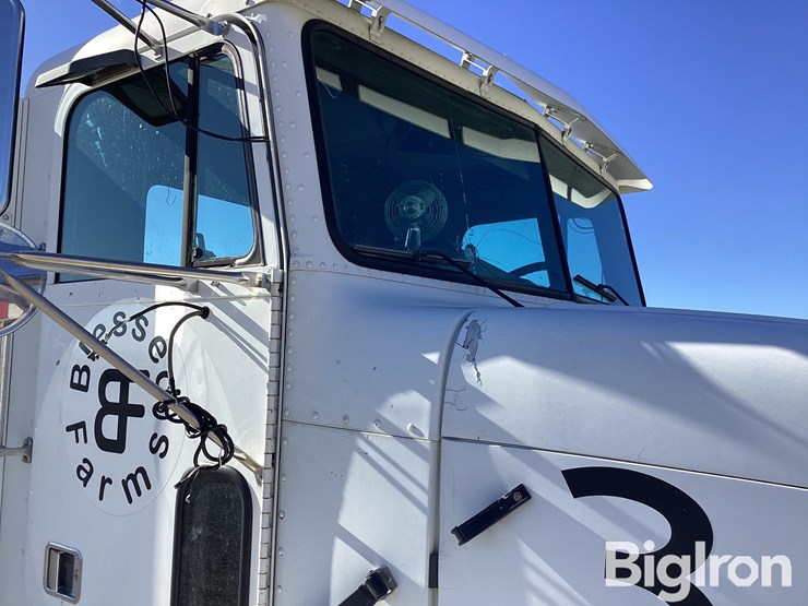 2002-freightliner-fld112-image-13