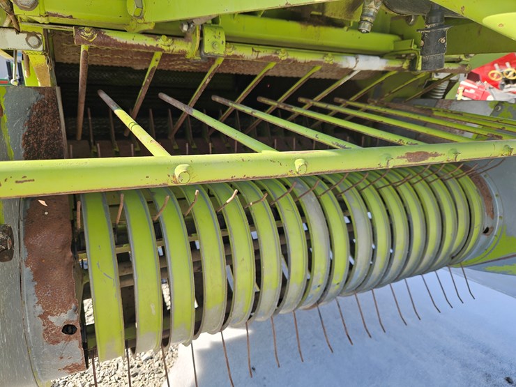 claas-rollant-66-image-3