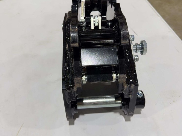 sdlanch-mini-excavator-quick-attach-image-2