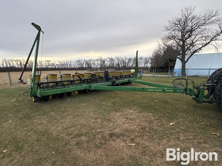 john-deere-7200-image-11