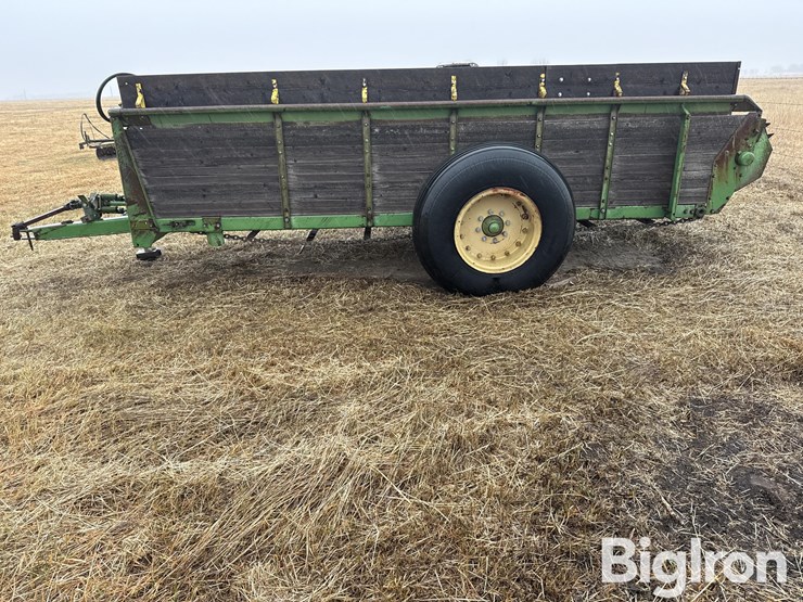 john-deere-220-image-8