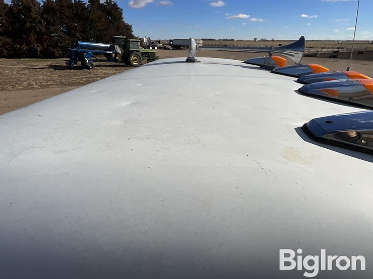 2005-peterbilt-385-image-17