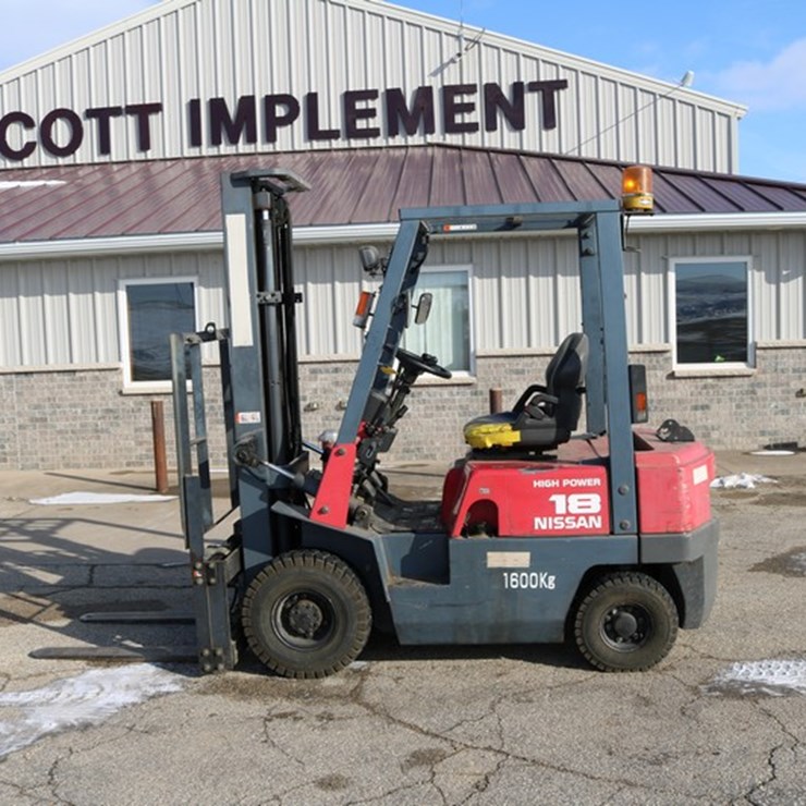 #4112 • Nissan High Power 18 Forklift