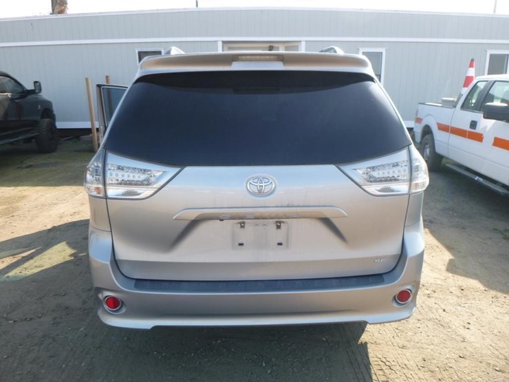 2017-toyota-sienna-image-19