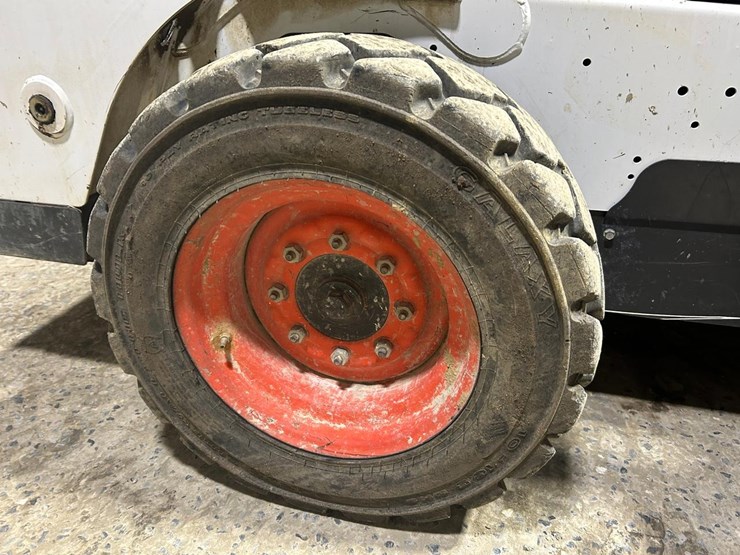 2015-bobcat-s590-image-13