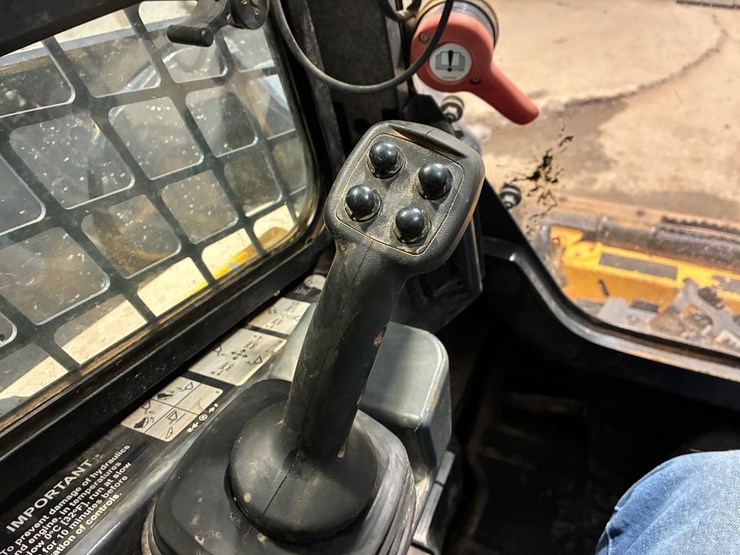 2023-deere-331g-image-21