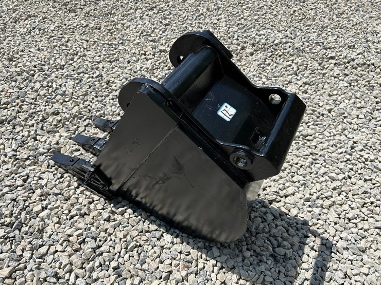 12"-x-change-bucket-for-a-bobcat-excavator”-image-7