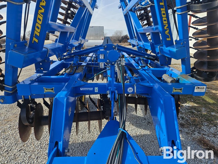 2011-landoll-7431-26-image-9