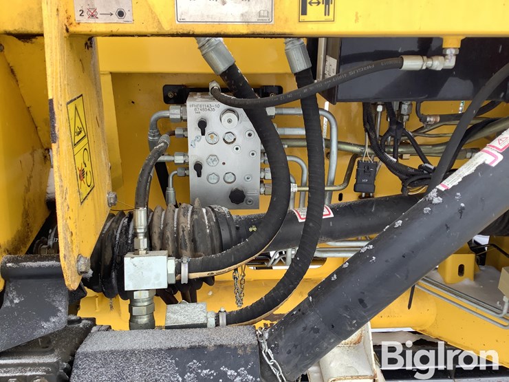 2014-new-holland-880cf-30-image-12