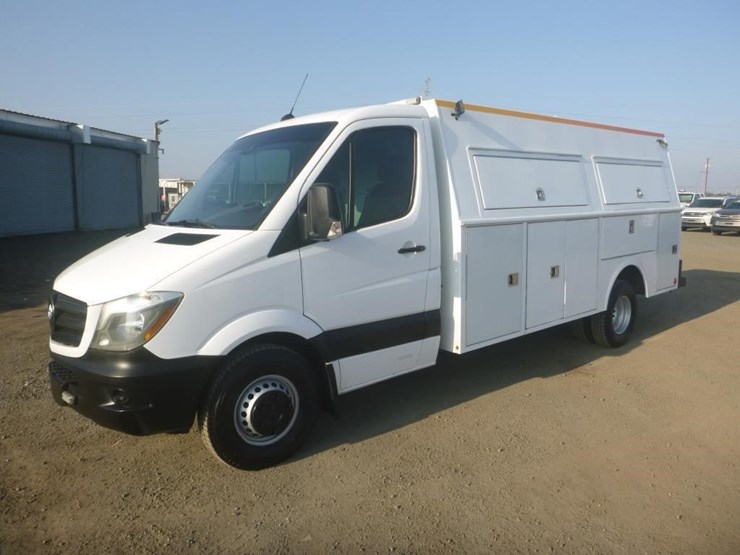 2017-utility-van-image-1