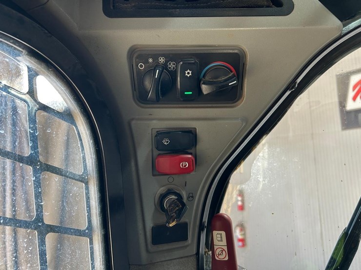 2022-caterpillar-259d3-image-26