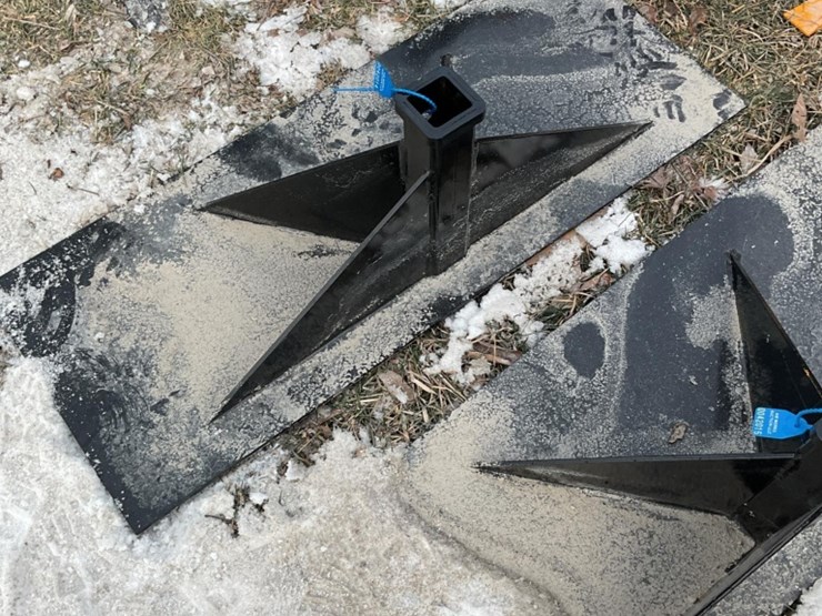 skid-steer-trailer-mover-hitch-attachment-image-2