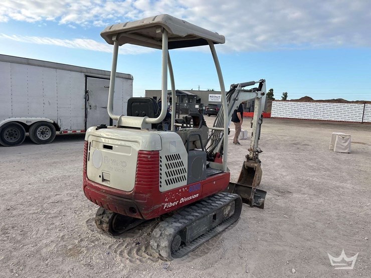 2011-takeuchi-tb016-mini-excavator-image-3