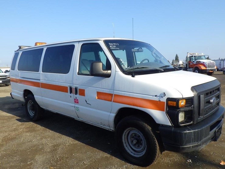2008-ford-econoline-350-image-2