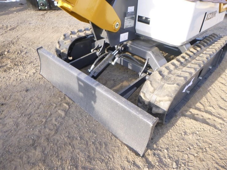 2025-agt-xz20r-hydraulic-excavator-image-15