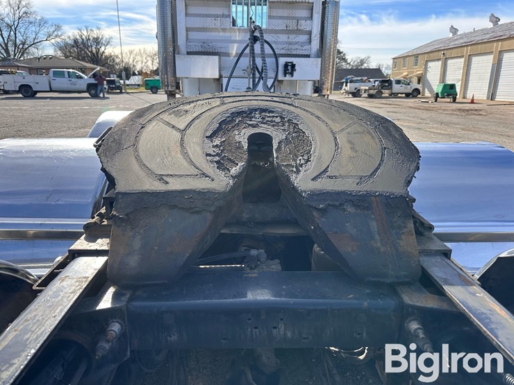 2009-peterbilt-389-image-18