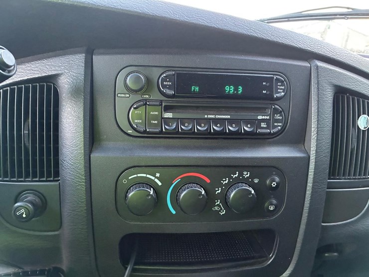 2005-dodge-2500-image-27