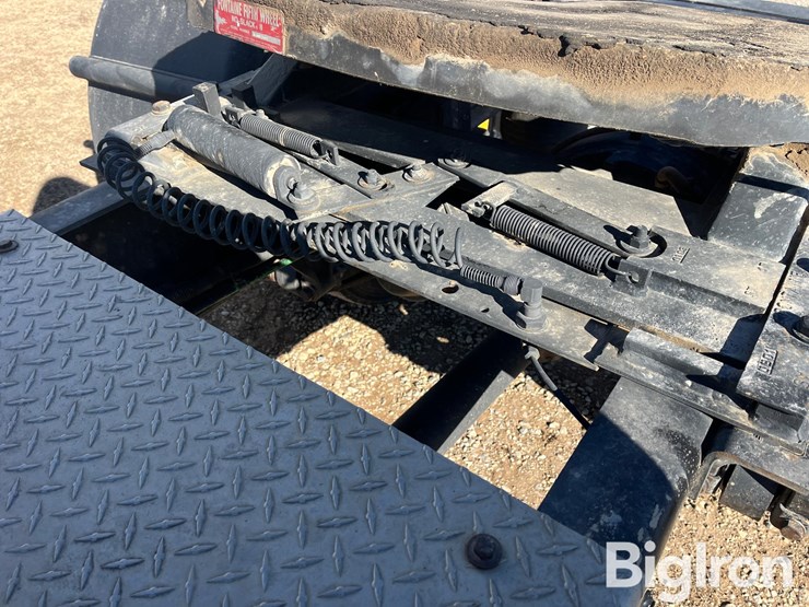 2004-freightliner-columbia-120-image-17