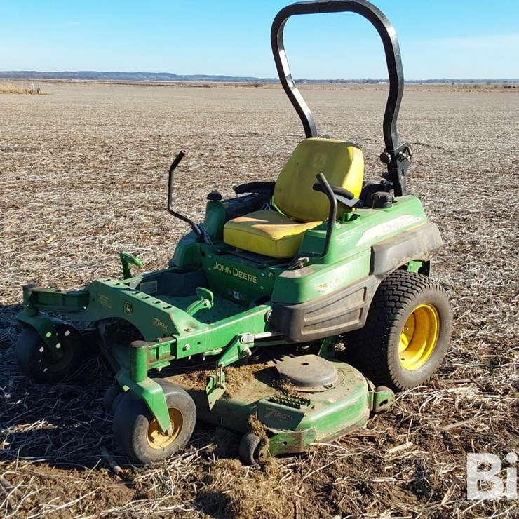 JOHN DEERE Z820A