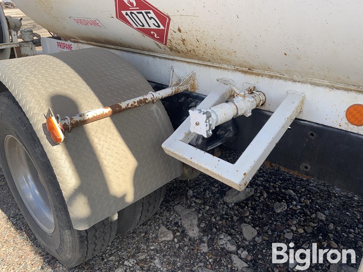 2012-peterbilt-337-image-15