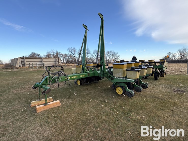 john-deere-7200-image-1