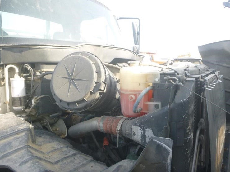 2004-international-7400-image-14