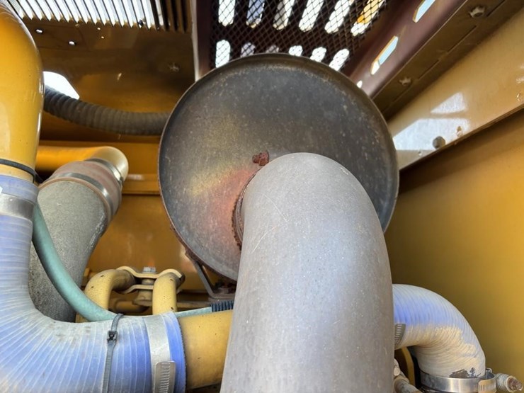 2005-caterpillar-143h-image-68