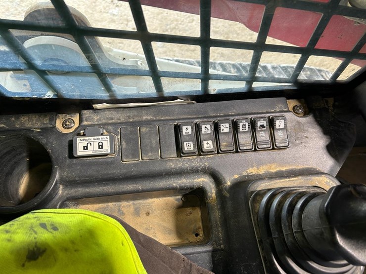 2021-takeuchi-tl12v2-image-26