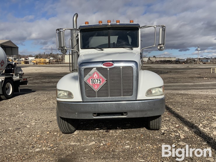 2012-peterbilt-337-image-2