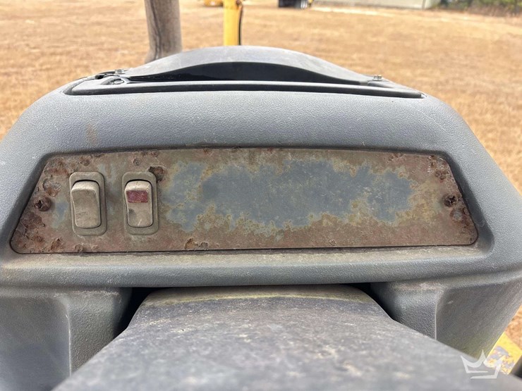 2004-deere-310sg-image-30