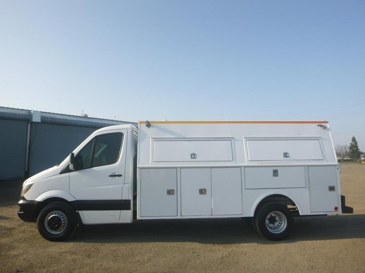 2017-utility-van-image-5