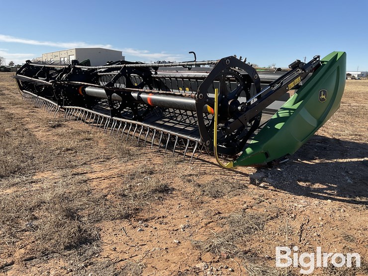 2021-john-deere-430d-image-1